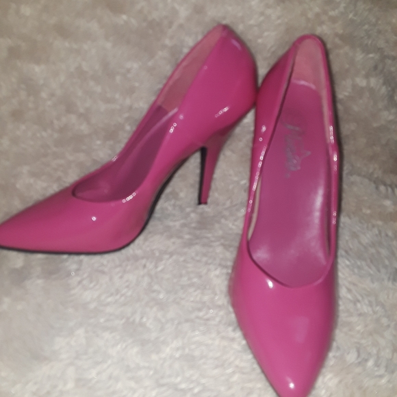 Shoes - Hot pink pumps